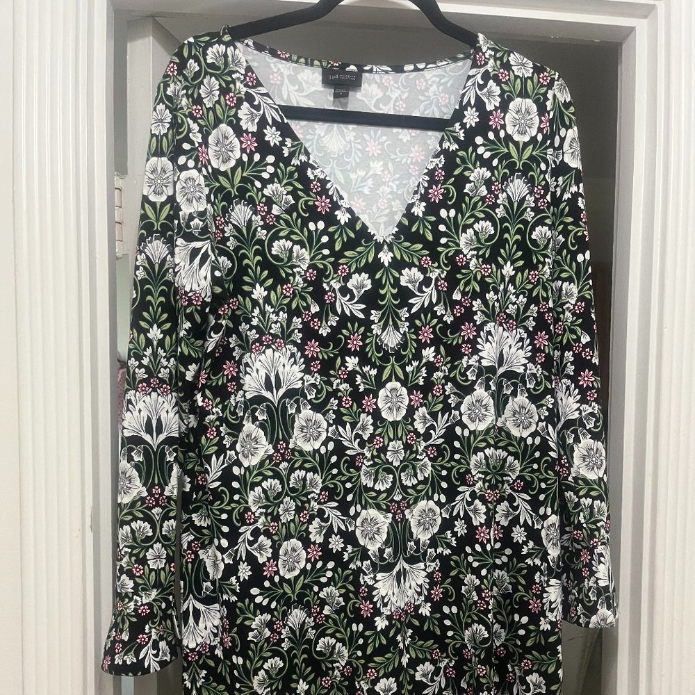 NWOT J.Jill Wearever  v neck long sleeve Floral T shirt Dress